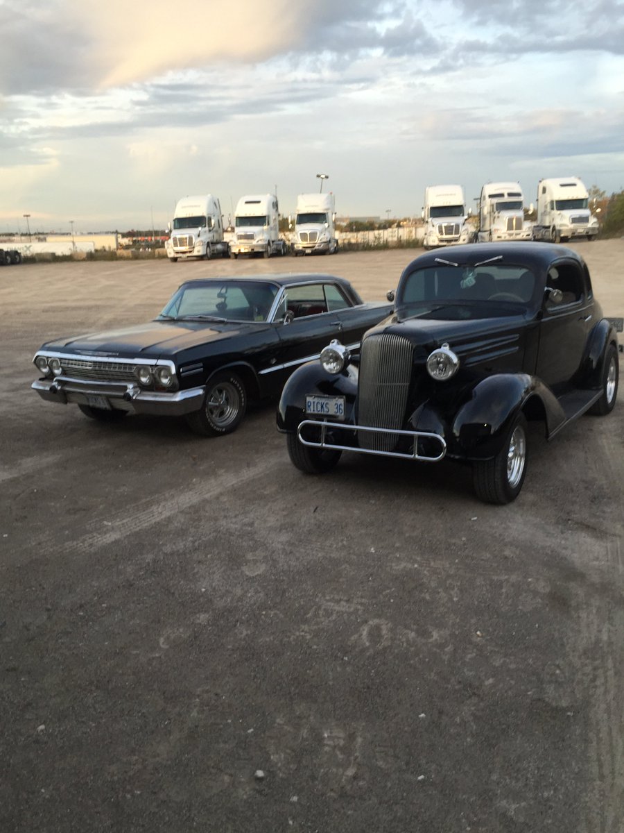 WayfreightTruck's tweet photo. #ThrowbackThursday. When we had a little extra horsepower in the yard.
No, not the classic cars. The trucks in the back. The Detroit Diesels packin' about 500hp each. That's 3000hp in the background! #classiccar #horsepower #ChevyImpala #36Chevy #Chevrolet #DetroitDiesel #TBT https://t.co/WJ8PRkL7xk