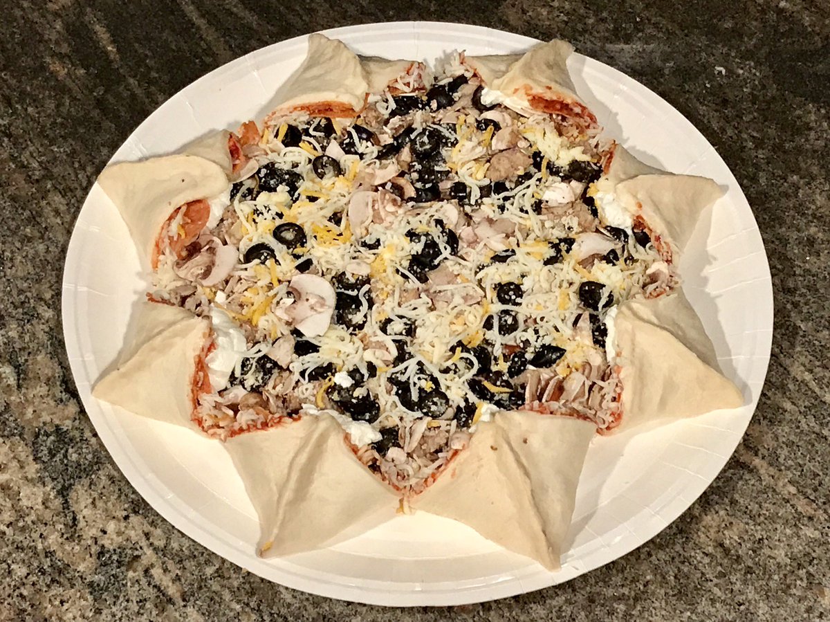 ChefMiyahara's tweet image. Picked up a @PapaMurphys pizza, took it home, and turned it into this!
#LoveAt425 #PizzaHack
#PlayWithYourFood