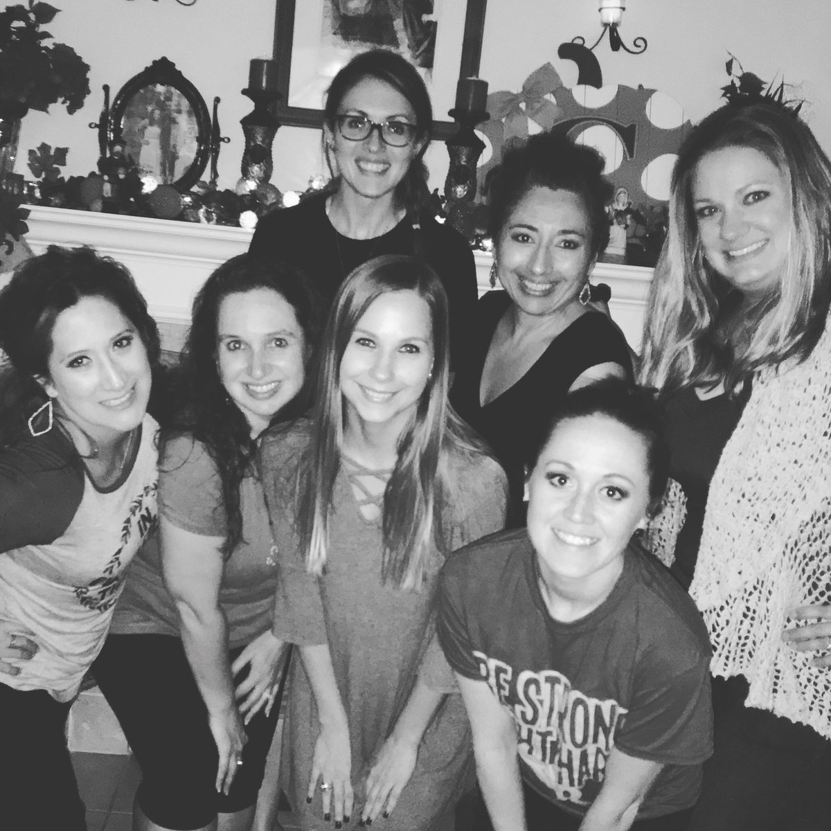 mrs_l_cantu's tweet photo. #friendsgiving2017 #greatcoworkersbutamazingfriends #friendsfirst #2ndgRAEd @RAEinKaty https://t.co/EpHmRlM7X8