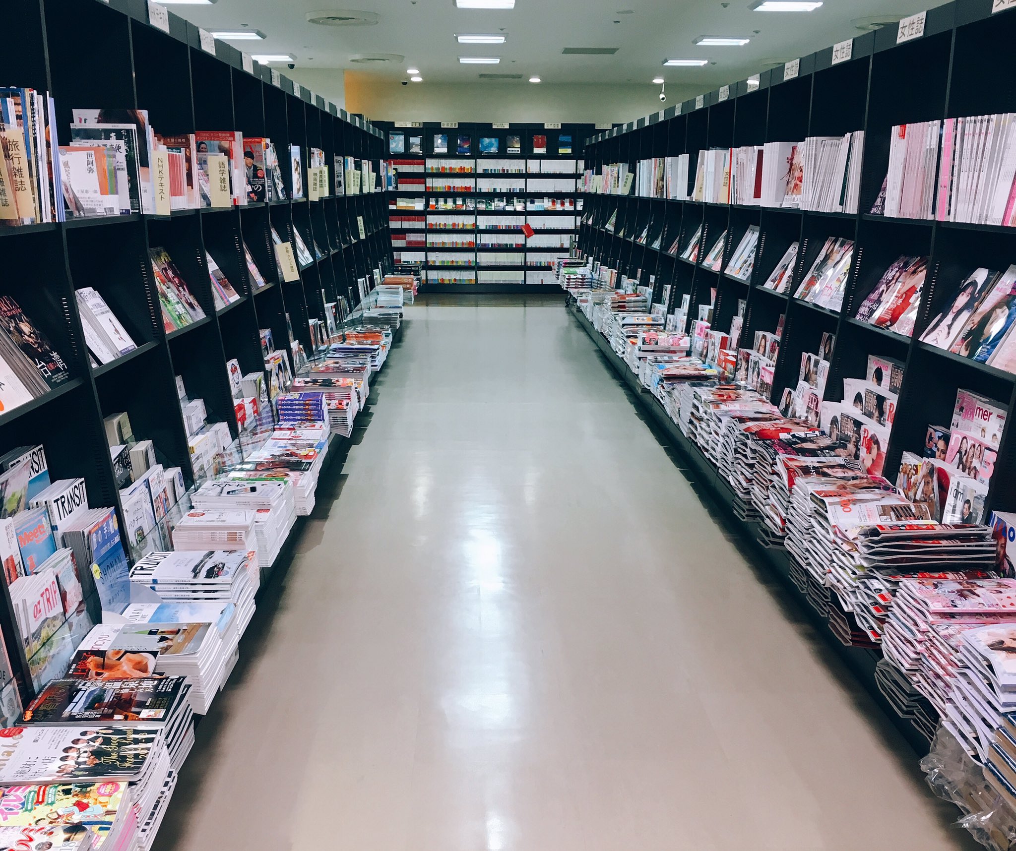 توییتر 丸善ジュンク堂書店劇場 در توییتر 10 27オープンの丸善 横浜みなとみらい店の店内はこんな感じです 売り場面積300坪と 丸善ジュンク堂書店の他の大型店と比較すると小さめですが いわゆる 普段使い の本屋としては充分な広さ 小さいながら座り読み