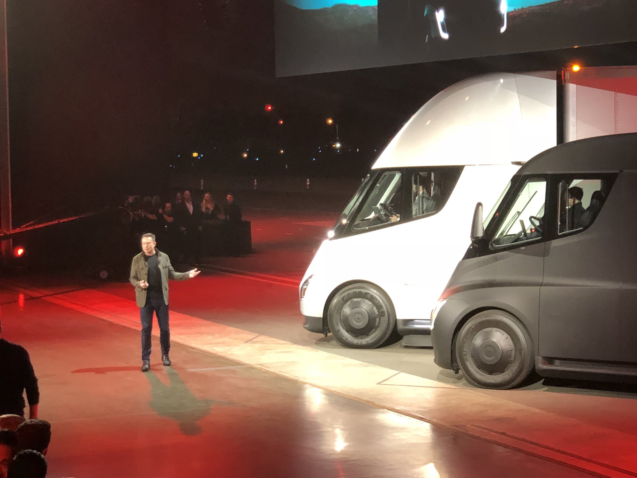 lance-ulanoff-on-twitter-here-the-new-tesla-semi-0-to-60-in-5