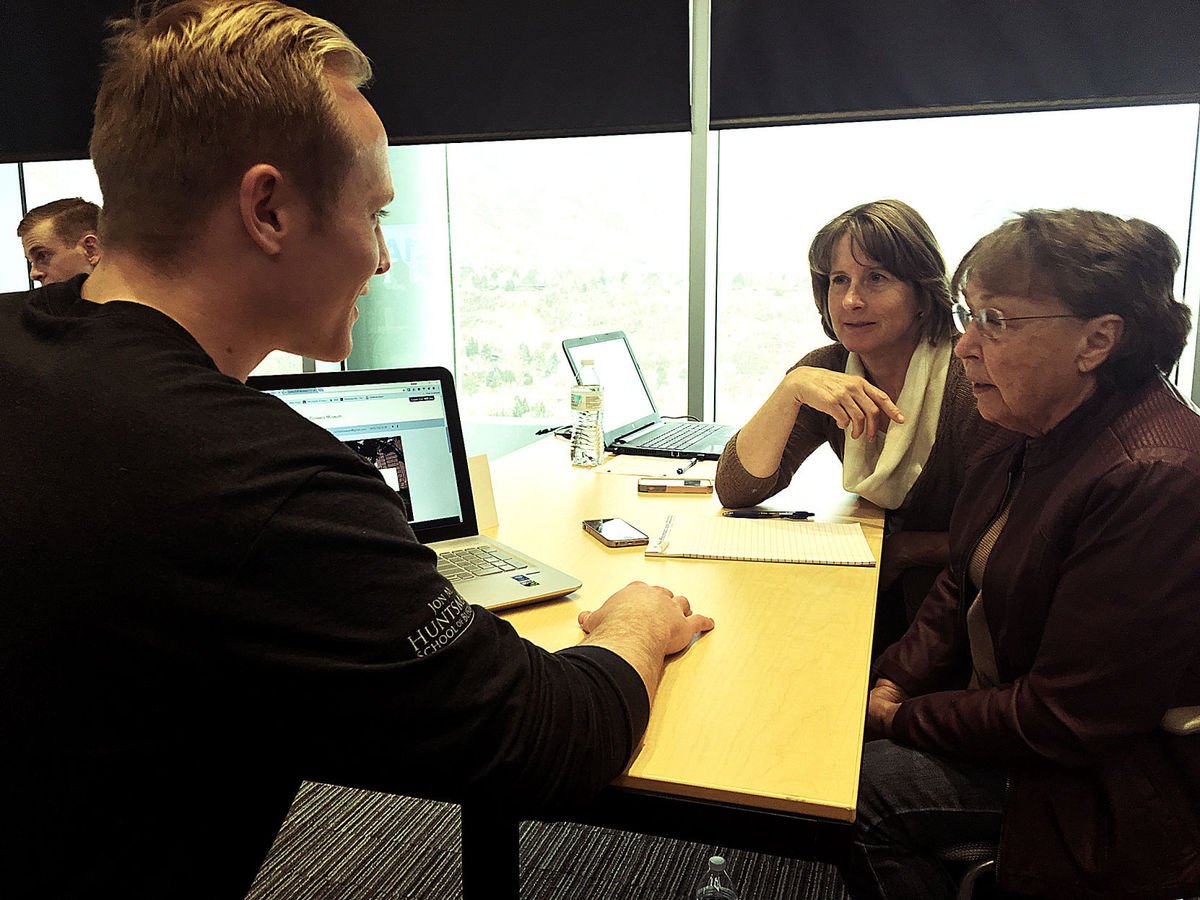 HJNews's tweet image. Huntsman School students help business owners with websites: bit.ly/2hGZgTh