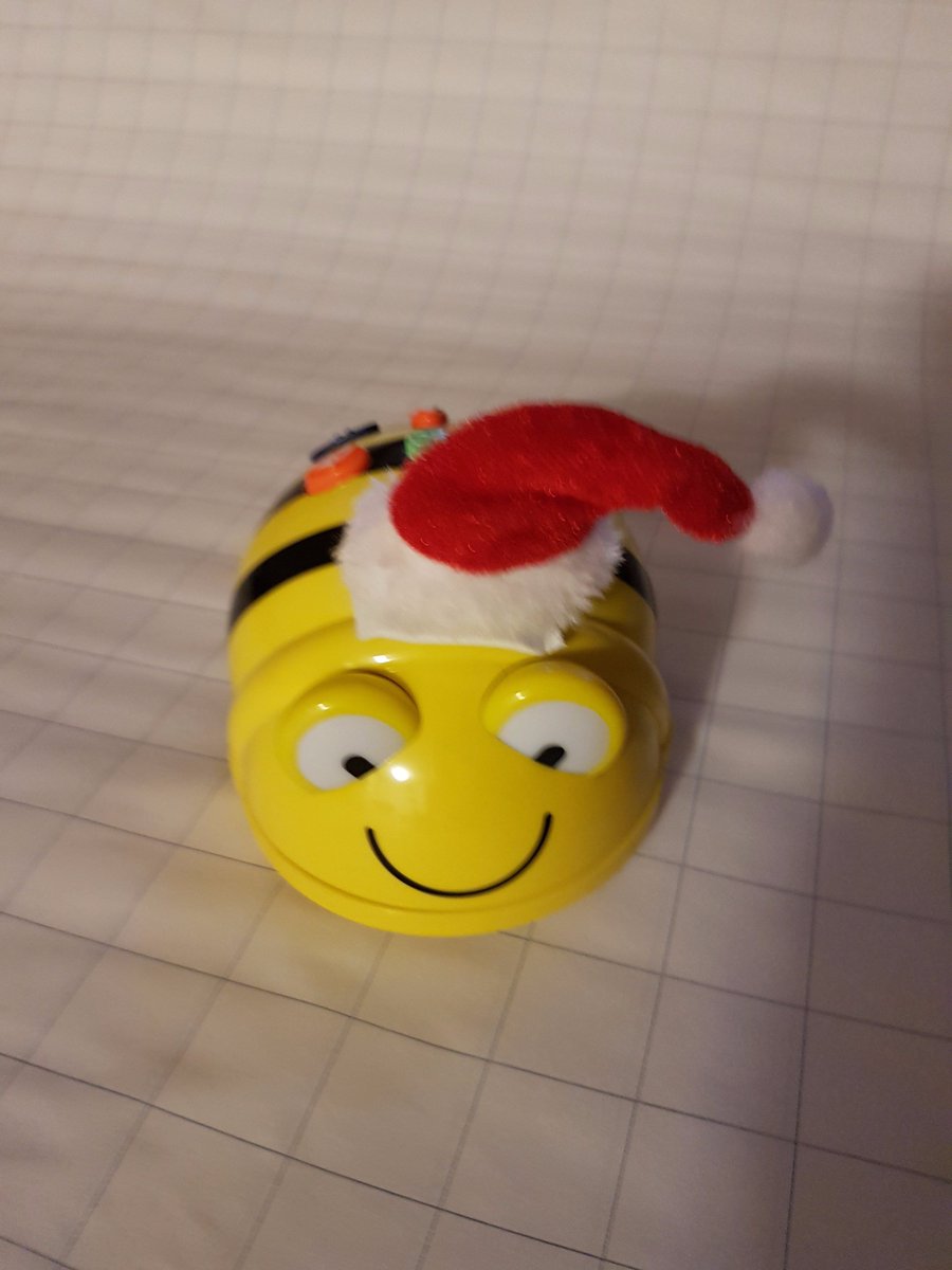 duchesne_sonia's tweet photo. Bee-Bot est prête pour nos ateliers de demain, au local 213, blocs 1 et 2. On vous attend! #JPCECCE https://t.co/3yXPwx82tv