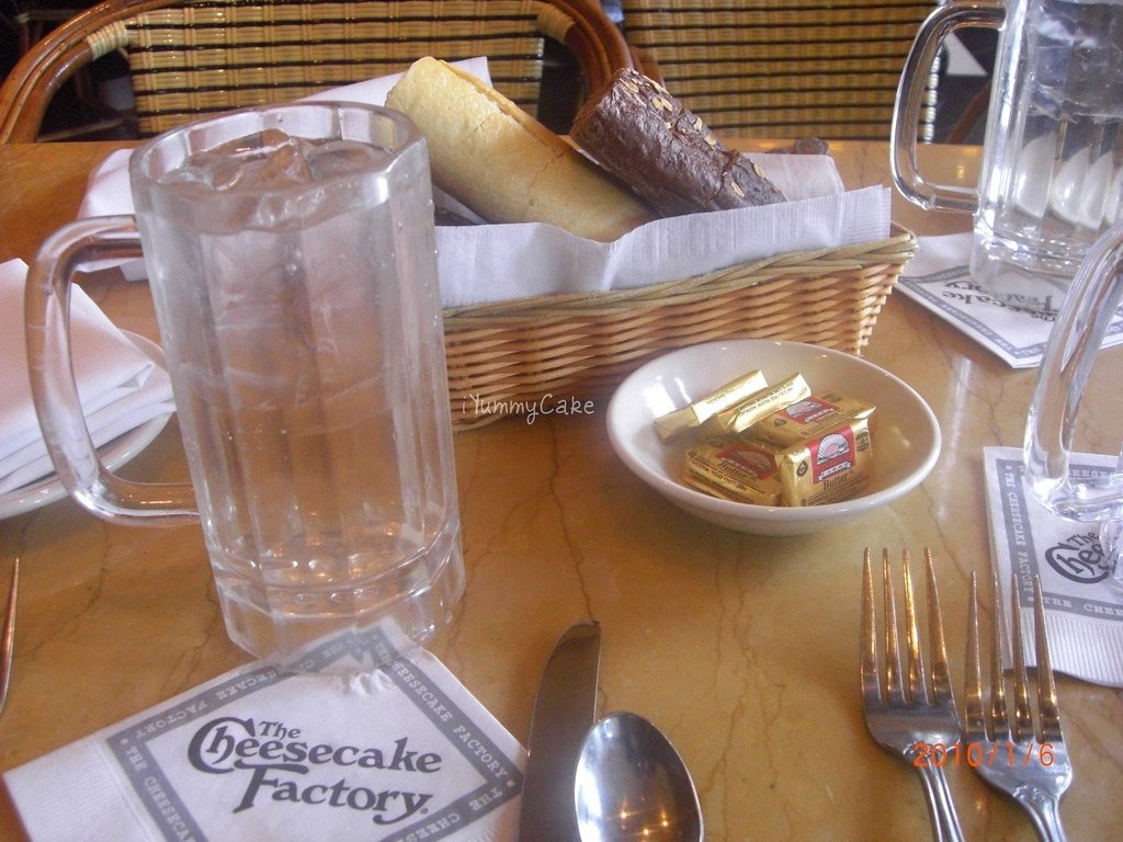 TCF blasts you w/ a "luxury dining" aesthetic while cutting some /bizarre/ corners.They serve you water in tankards, seat you in wicker chairs at marble tabletops.Then you realize your tankards are plastic, your wicker is plastic, and your table is vinyl-lined particle board.