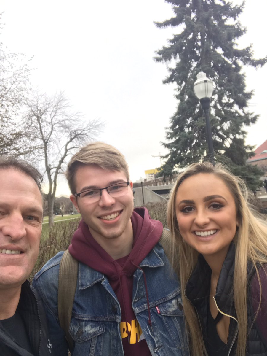 Osiecki24's tweet photo. Nice spending time with our Daughter @emily_osiecki - getting lunch at one of my Grandfather's favorite spots. #Vescio's #familytime https://t.co/6NC4UeRD2l