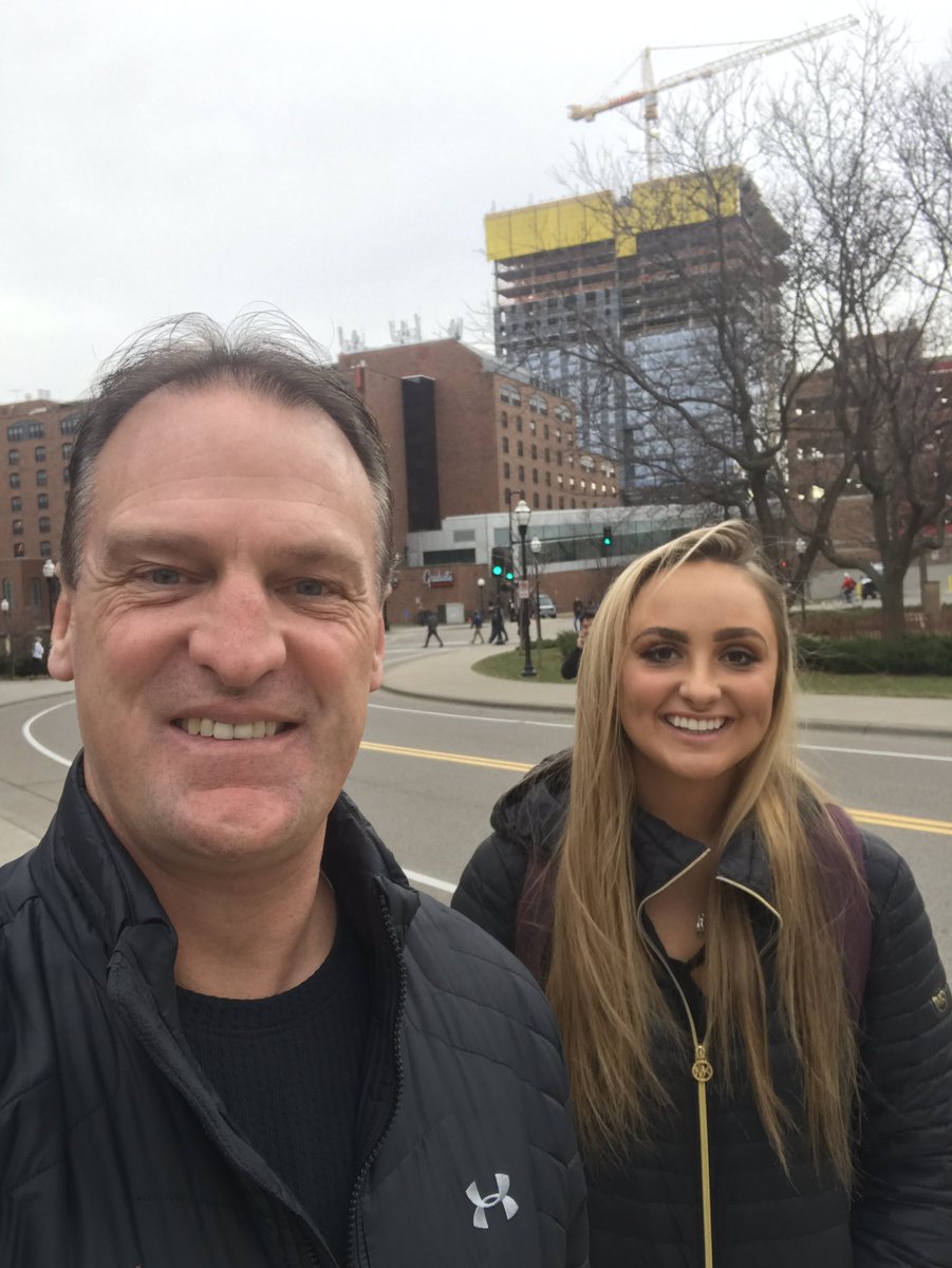 Osiecki24's tweet photo. Nice spending time with our Daughter @emily_osiecki - getting lunch at one of my Grandfather's favorite spots. #Vescio's #familytime https://t.co/6NC4UeRD2l