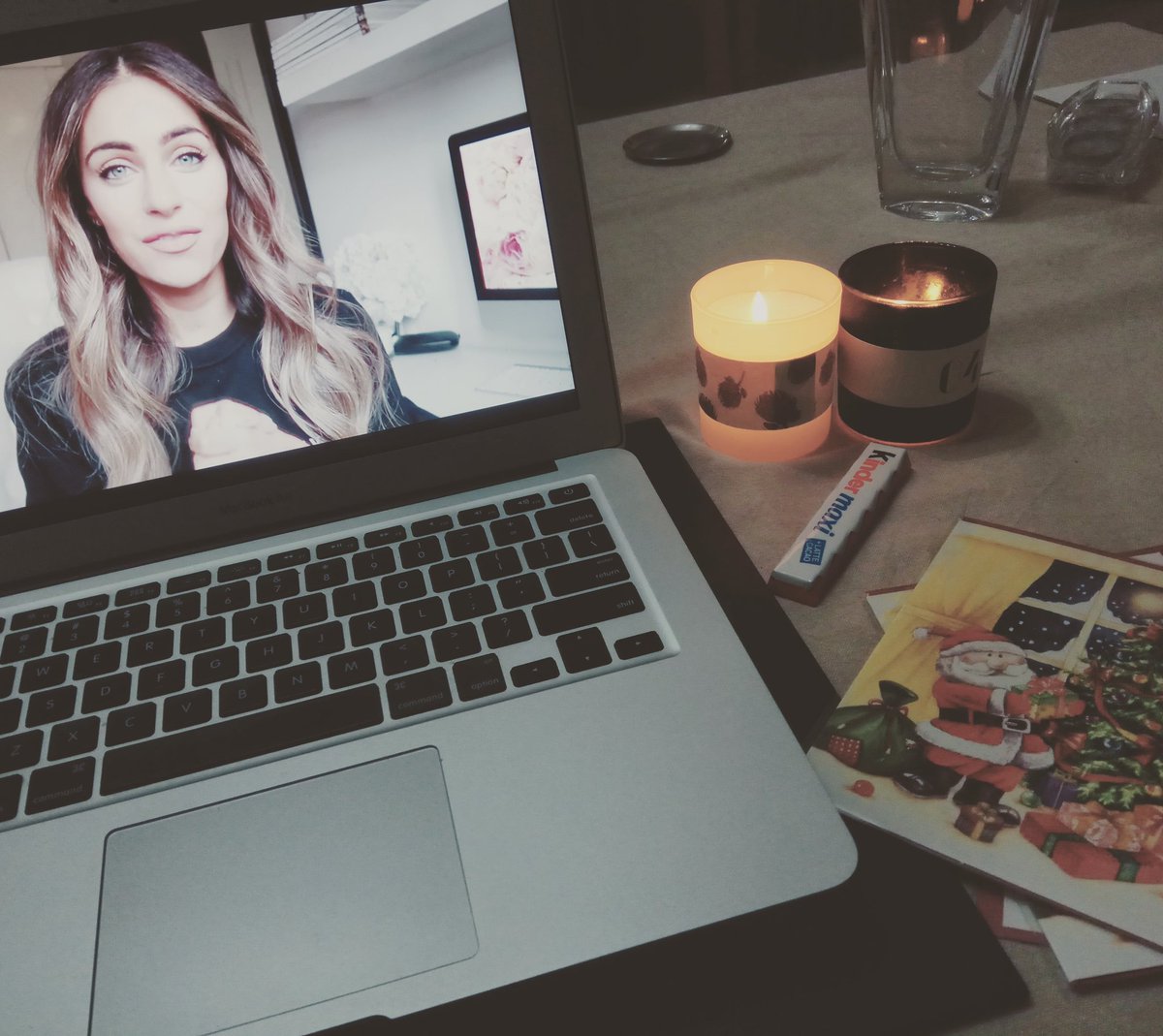 EleniKlrt's tweet photo. @LydiaEmillen vlomas and Christmas card writing. Perfect #AtHomeWithLydia night! https://t.co/UQy95jjHjH