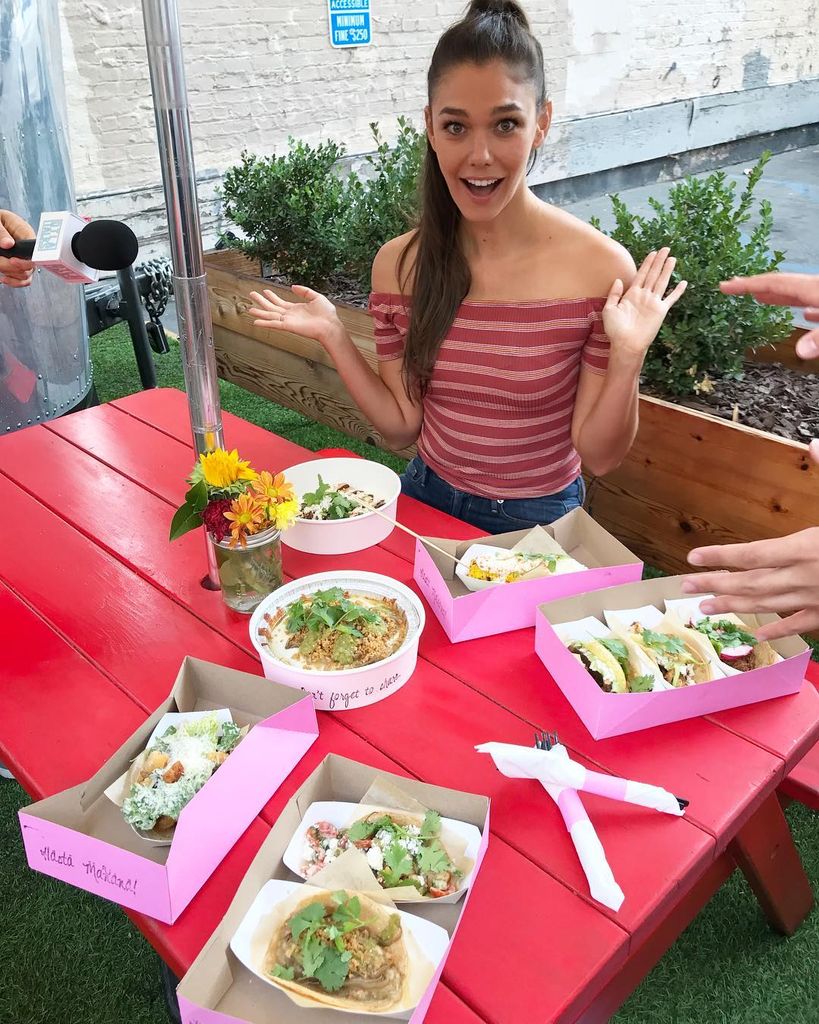 chicastacosla's tweet image. Mood when your Tacos arrive. 
#ChicasTacos #ABetterTaco😃💃🏻🌮
📷 @dtlatalks