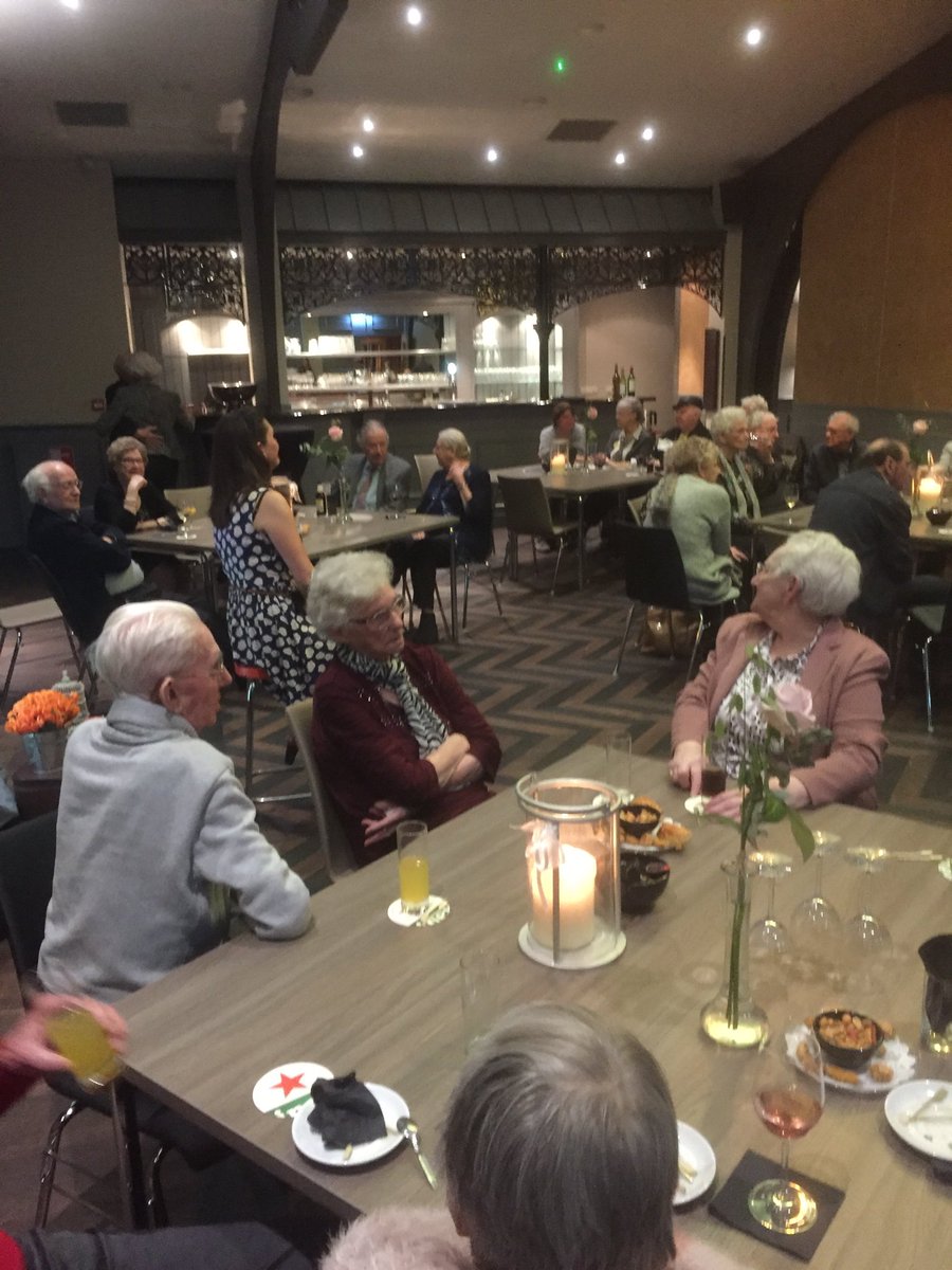 Bijeenkomst met 60-jaar gehuwden groot succes. Liedjes  en verhalen van toen en ontmoeting met oude bekenden.