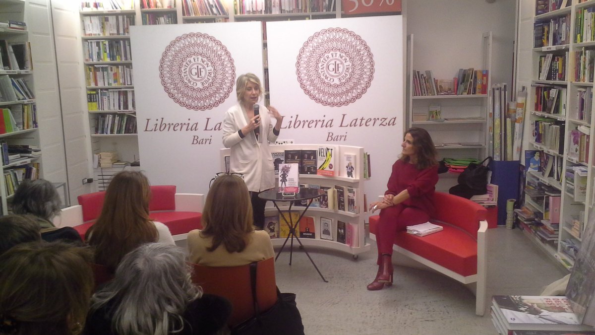 LibreriaLaterza's tweet photo. In collaborazione con l'associazione Donne in Corriera si è tenuto l'incontro con Tiziana Ferrario, autrice di "Orgoglio e pregiudizi. Il risveglio delle donne ai tempi di Trump". È intervenuta Enrica Simonetti.
#LibreriaLaterza https://t.co/KUQUqYZLZG