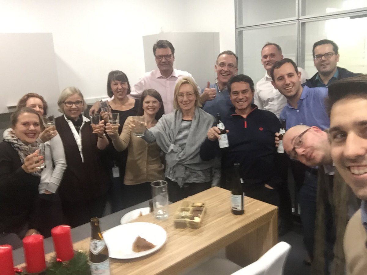 MatthiasLipp's tweet photo. Ein Jahr geht schnell rum in der neuen @AllforOneSteeb Geschäftsstelle. Tolle Kollegen um für unsere Kunden viel zu erreichen #DigitaleTransformation #AllforOneSteeb #Mittelstand #münchen #afterwork #Friday #oneyear @avantum_consult @KwpHr @allfoye_gmbh https://t.co/JAJiYVGEQP