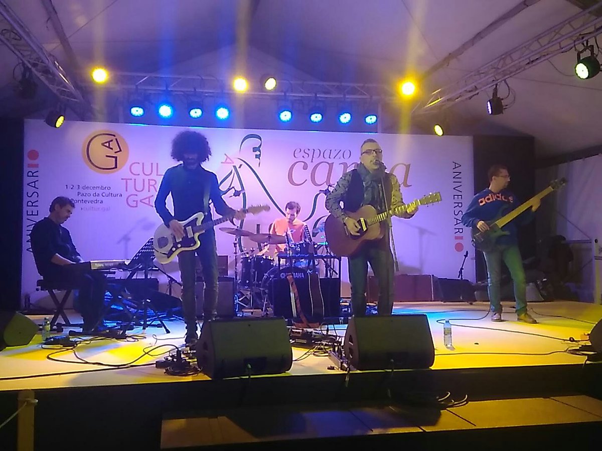 Na carpa anda <a href="/sesoduran/">sesoduran</a> <a href="/InquedanzasSono/">Inquedanzas Sonoras</a> dándolle ao 'Son da memoria' #Culturgal10