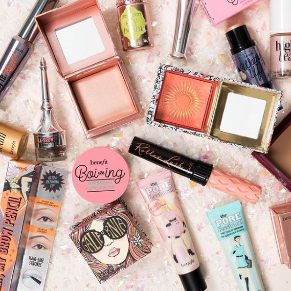 BenefitBeauty's tweet photo. RT if this is the holiday haul of your DREAMS! 😍🎁 https://t.co/AO5YKbPsq0