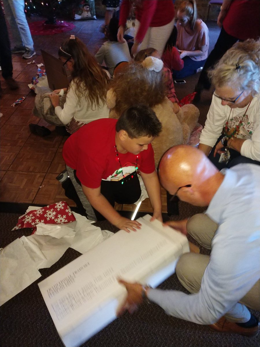 #Santa and now elves we so great to our elementary VI students at the @LionsEyeInst Holiday Hearts event today! #Holiday2017 #givingback