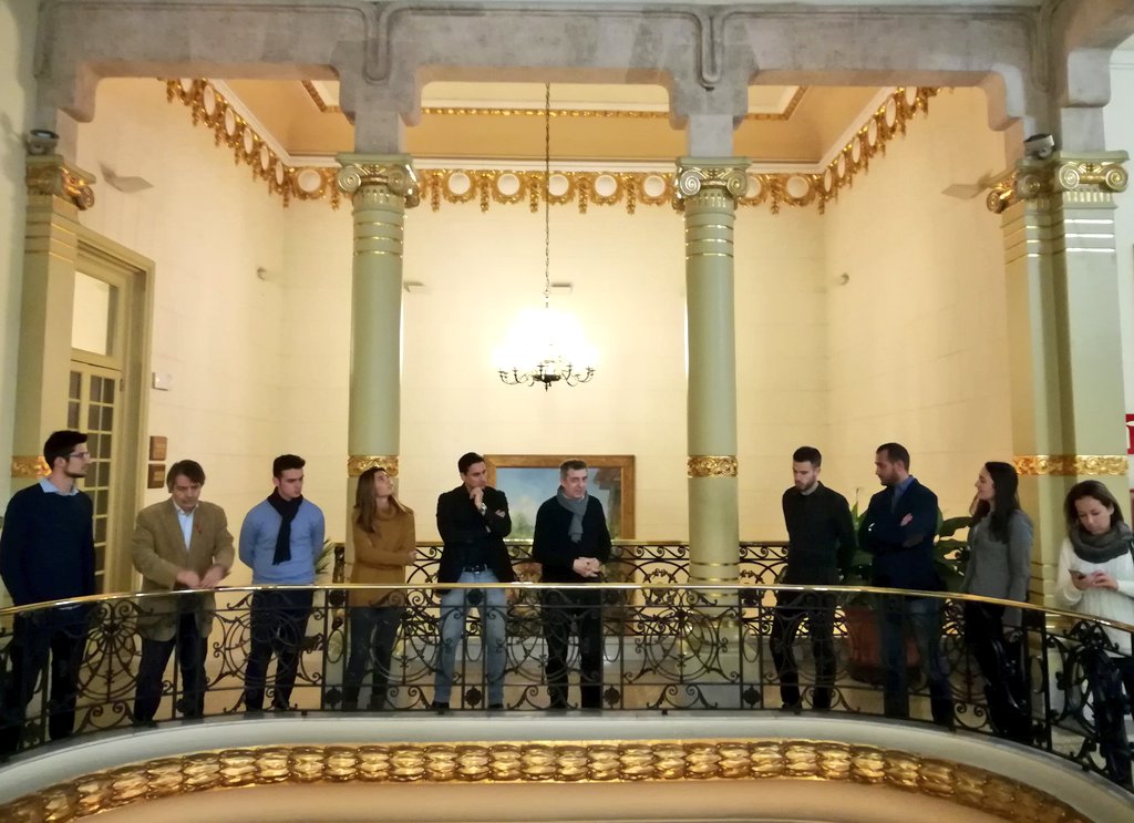 CsBaleares's tweet photo. Historia, curiosidades, detalles... esta tarde la cultura es la protagonista indiscutible 🏛️ Disfrutamos de una visita guiada por el #ParlamentIB con @JcsBaleares 👩🏻👨🏽👩🏼 #ParlamentObertCs https://t.co/PzhElcl5K7