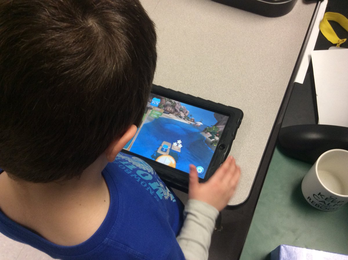 PondCoveTech's tweet photo. KInder Ss joining in the coding fun w/@boxislandgame  #kindercancode #HourOfCode2017 very excited for #CoderExpress especially being able to wear pajamas! @MarsdenKinder #PondCoveSchool https://t.co/FyE9pOzyZi