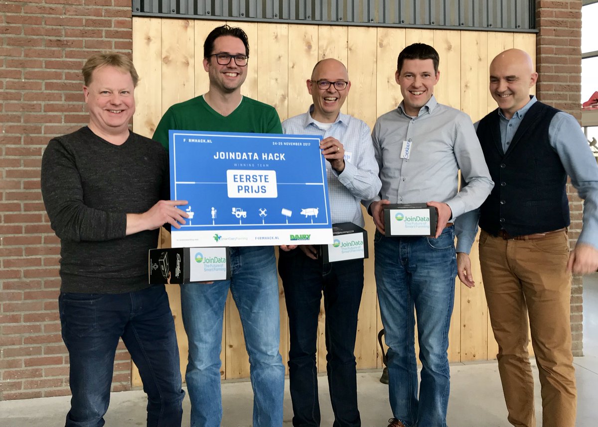 FarmHackNL's tweet photo. Gefeliciteerd team "Lots-of-Data": perceelsgegevens van #AgroDataCube van @WUR, ontsloten via #JoinData powered by @RovecomA_F, voor app leverancier op @akkerwebnl, winnaar van de #JoinData FarmHack! https://t.co/1ihjGqzMpH