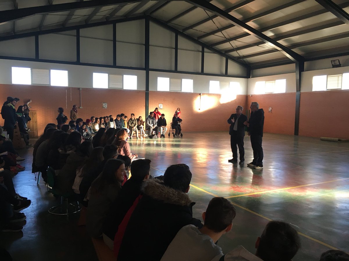 caylander76's tweet photo. Esta mañana hemos estado en el IES Odiel concienciando a los jóvenes de 4 ESO sobre las enfermedades de transmisión sexual en el #DiaMundialdelSIDA https://t.co/vbS26ODRvP