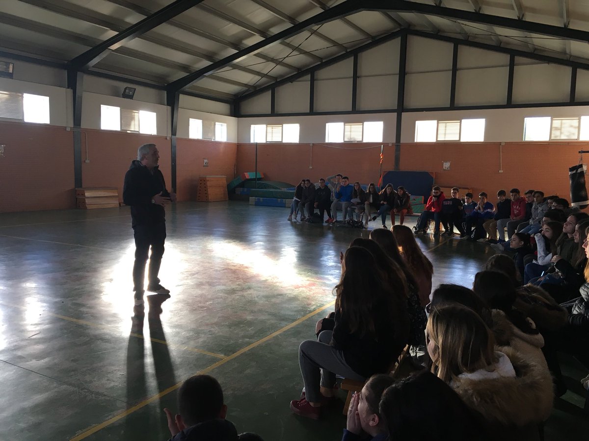 caylander76's tweet photo. Esta mañana hemos estado en el IES Odiel concienciando a los jóvenes de 4 ESO sobre las enfermedades de transmisión sexual en el #DiaMundialdelSIDA https://t.co/vbS26ODRvP