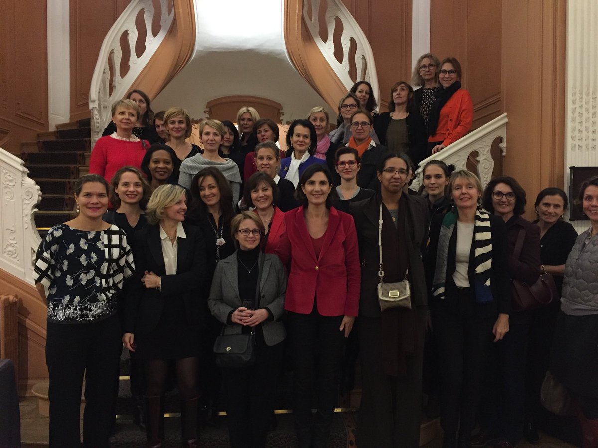 guerindomi's tweet photo. Soirée Débat autour de la conférence de @FlorenceSandis @brisezleplafonddeverre  au Restaurant des Arts et Métiers https://t.co/vhFTpfcIWU