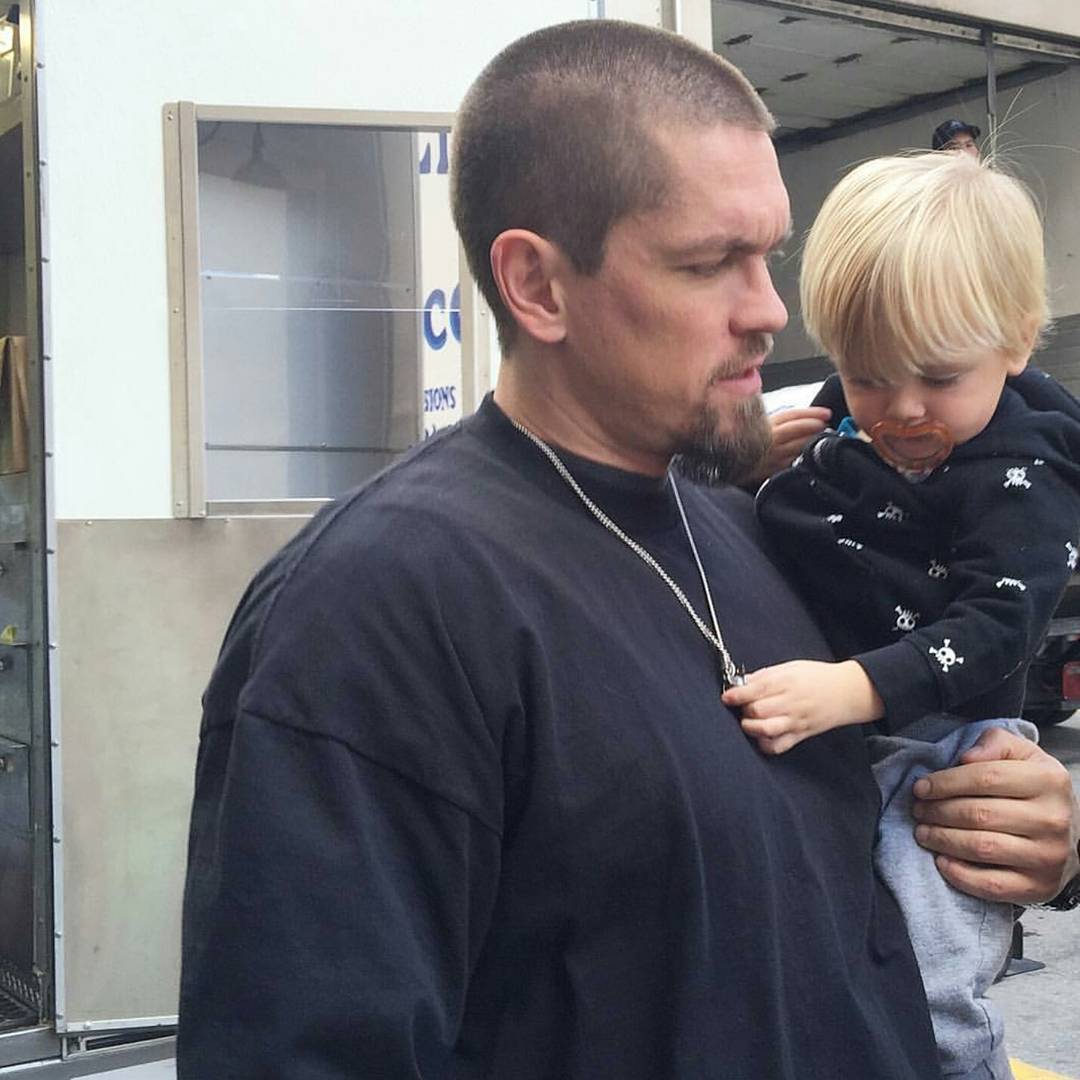 LilManOfHouse's tweet image. "I man of house!

I miss daddy and daddy Ian."

Son of Mickey and Svetlana.
Daddy Red- Ian,
Papa- Kev,
Mama- V,
Sisters- the twins.

Lives with Kev and V. 

Looking for mains and SLs

RT please?