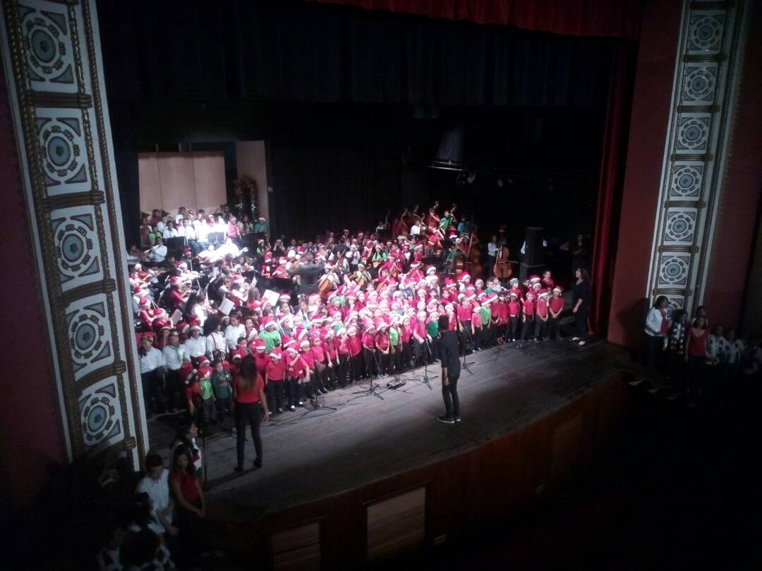 NucleoJuanJLara's tweet photo. La alegría de diciembre se siente en nuestro núcleo, hoy más de 600 beneficiarios dieron muestra que en @elsistema somos una Familia
FELIZ INICIO DE DICIEMBRE!
#SomosElSistema https://t.co/h7zEfv8D7p