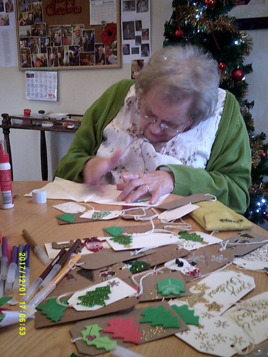 CasterbridgeDT2's tweet photo. We've had a lovely afternoon making gift cards at Casterbridge ready for Christmas! #ArtsandCrafts #glitter #giftcards #creativitymatters https://t.co/IBbm7uUccO