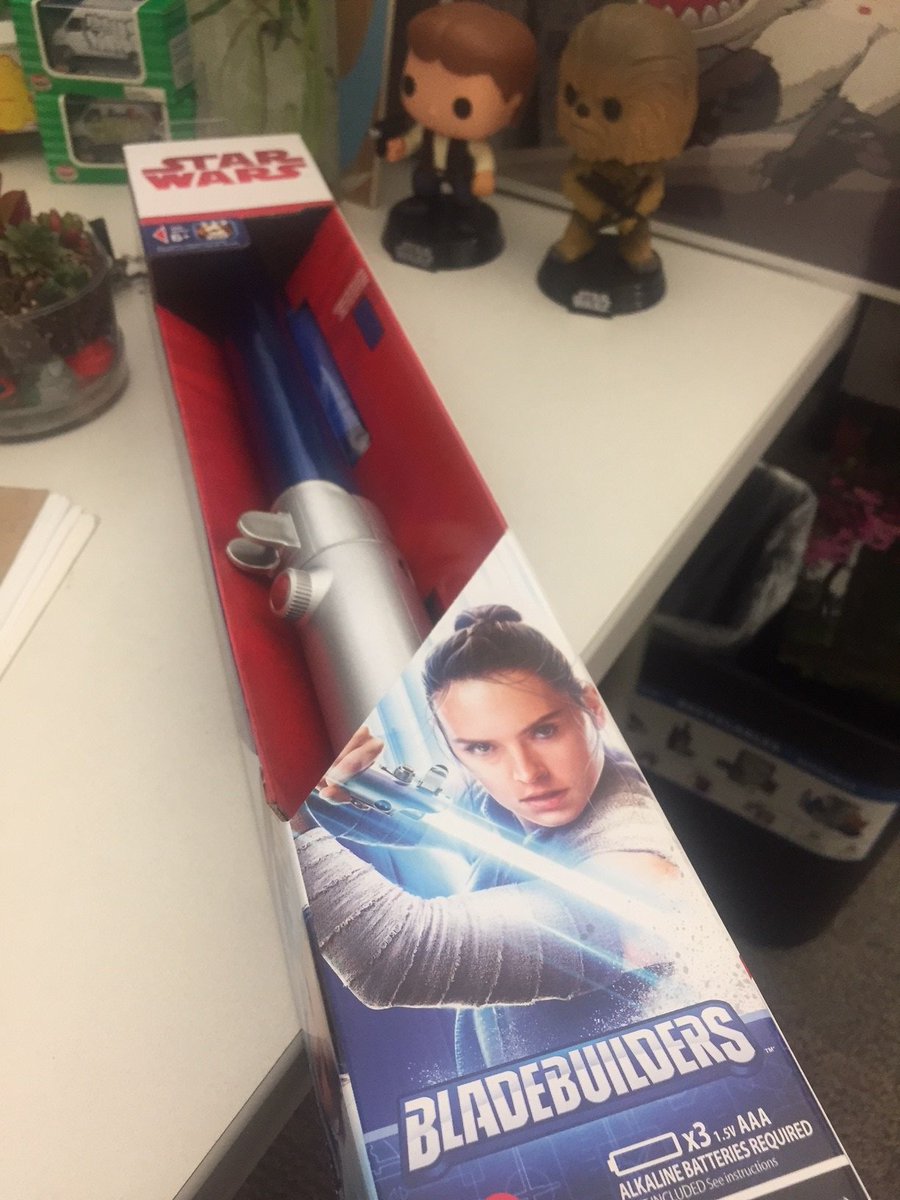 rimamirone's tweet photo. @gofooji @starwars    #TheLastJedi  #ReyDay thank you for the gift https://t.co/cUTSLw6FR1