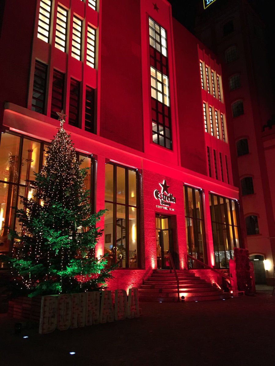 SegarraFede's tweet photo. Por cuarto año consecutivo la Antigua Fabrica Damm ha iluminado de rojo su fachada con motivo del Dia Mundial del Sida @EstrellaDammEs #AntigaFàbrica https://t.co/g34zrR7kqo