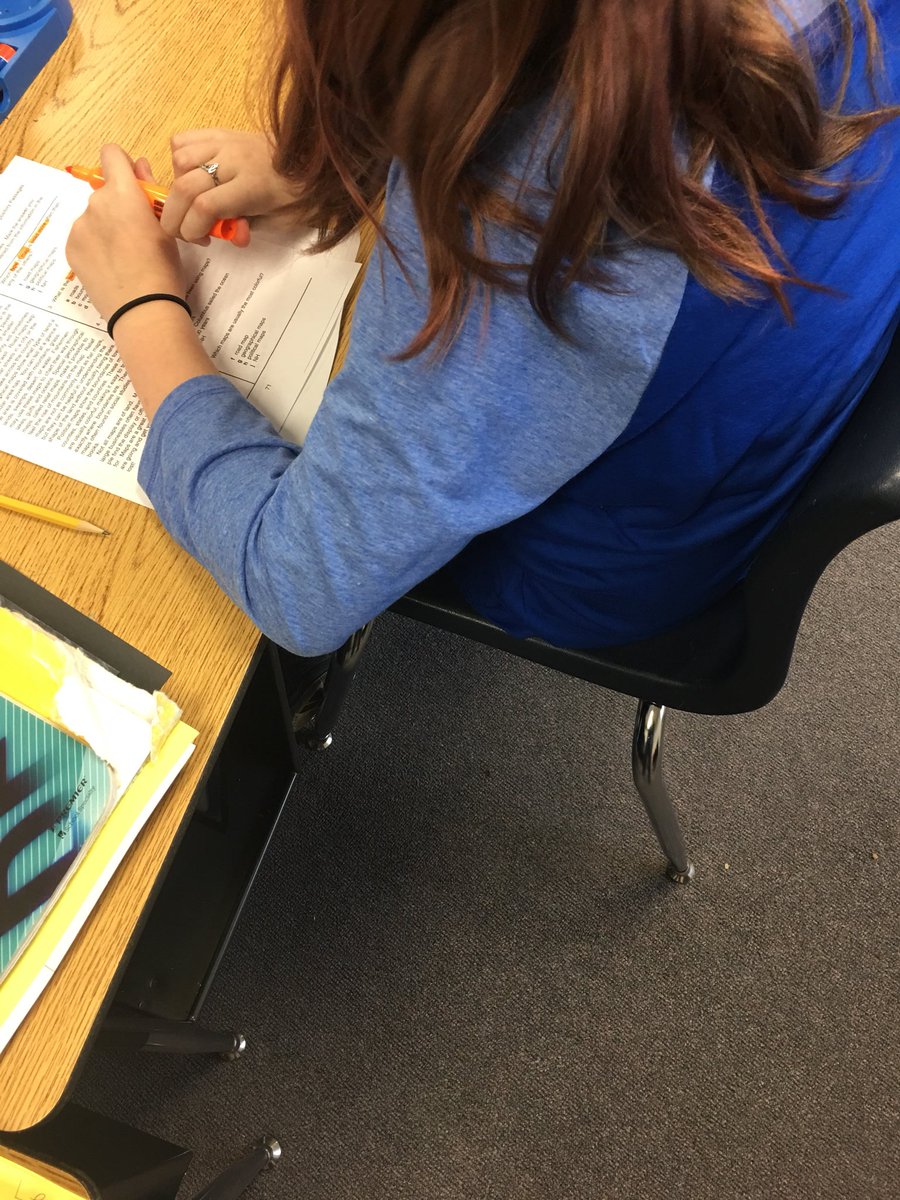 mcbrideprinc8's tweet photo. Learning as a detective:  finding evidence in the text. 
#MustangsGrade4 https://t.co/iWcMKgtPlB