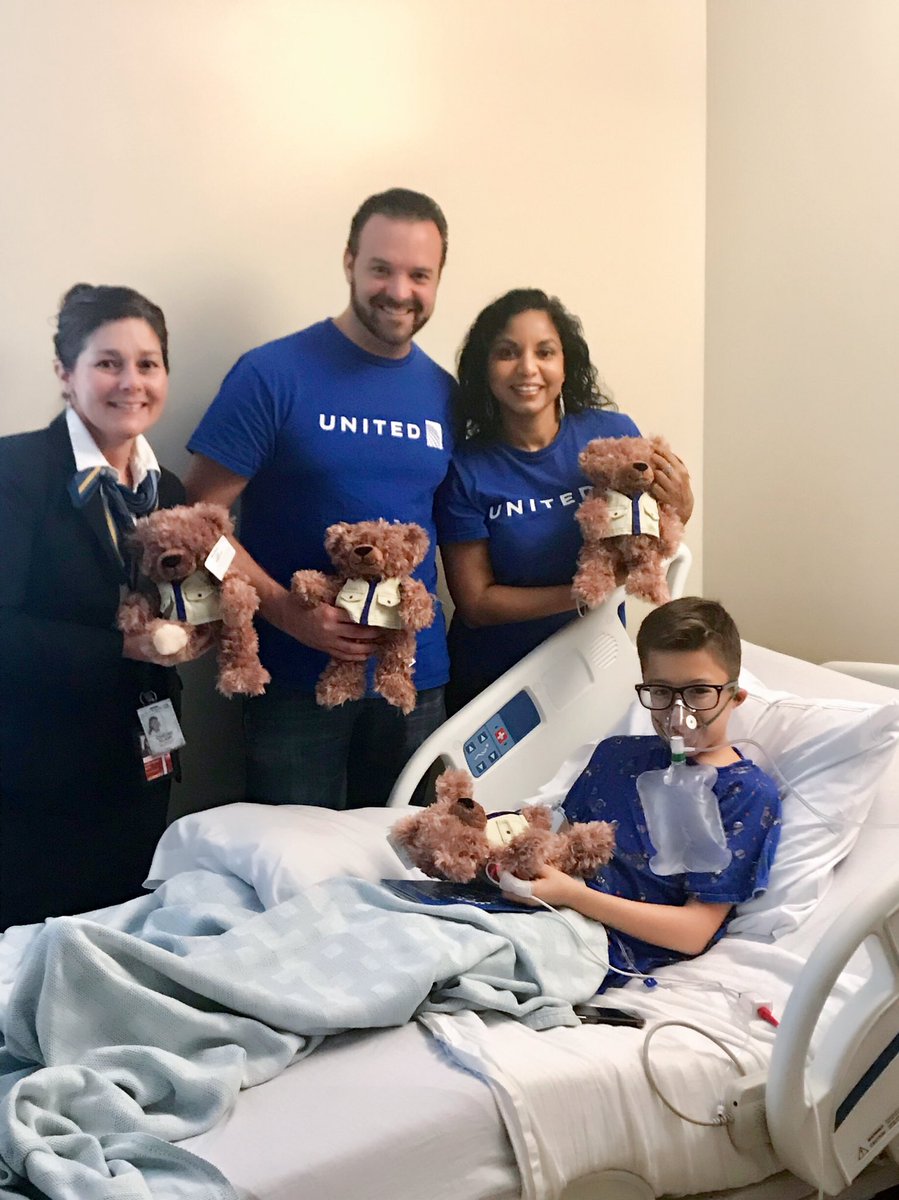 Feeling happy putting smiles on these young faces and brightening their day with Ben! Thank you Torrance Memorial! #BenFlyin@United #BeingUnited @hareloplane @weareunited @MikeHannaUAL @RussllCollin @ljimbosocal
