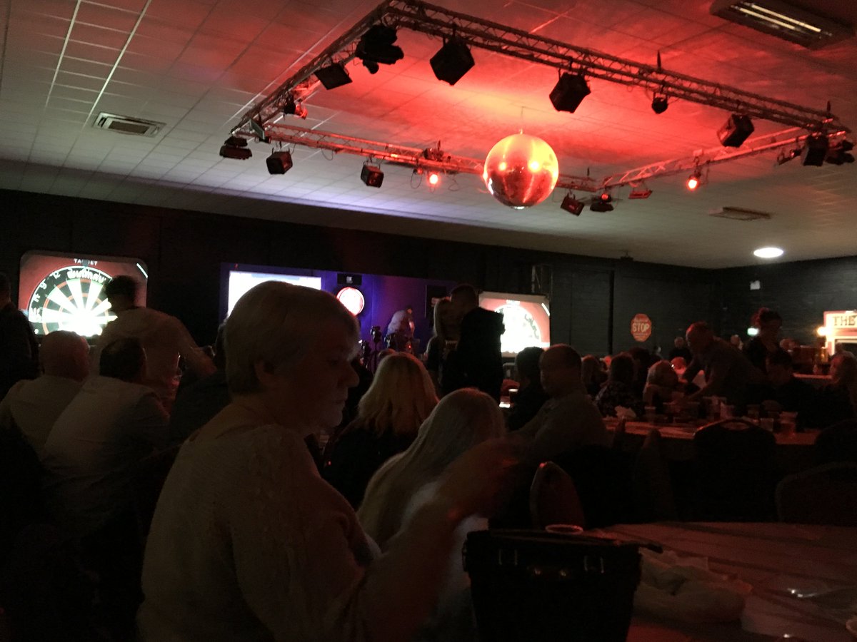 JLDartAdventure's tweet photo. Getting ready for a great night of darts courtesy of @MDApromotions #darts #faceoff2017 #philtaylor #stevebeaton #darylgurney https://t.co/KJcwxtAZEe