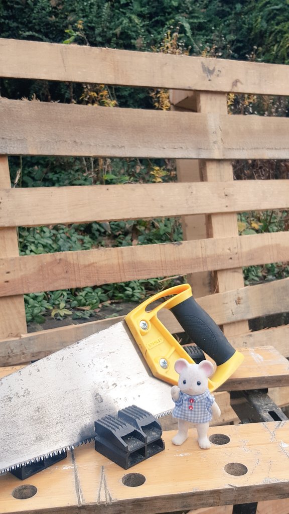 XmasMouse16's tweet photo. Today is the 1st Dec, time to get ready for Christmas! What is Xmas Mouse working on? https://t.co/T5SwgUMCsy