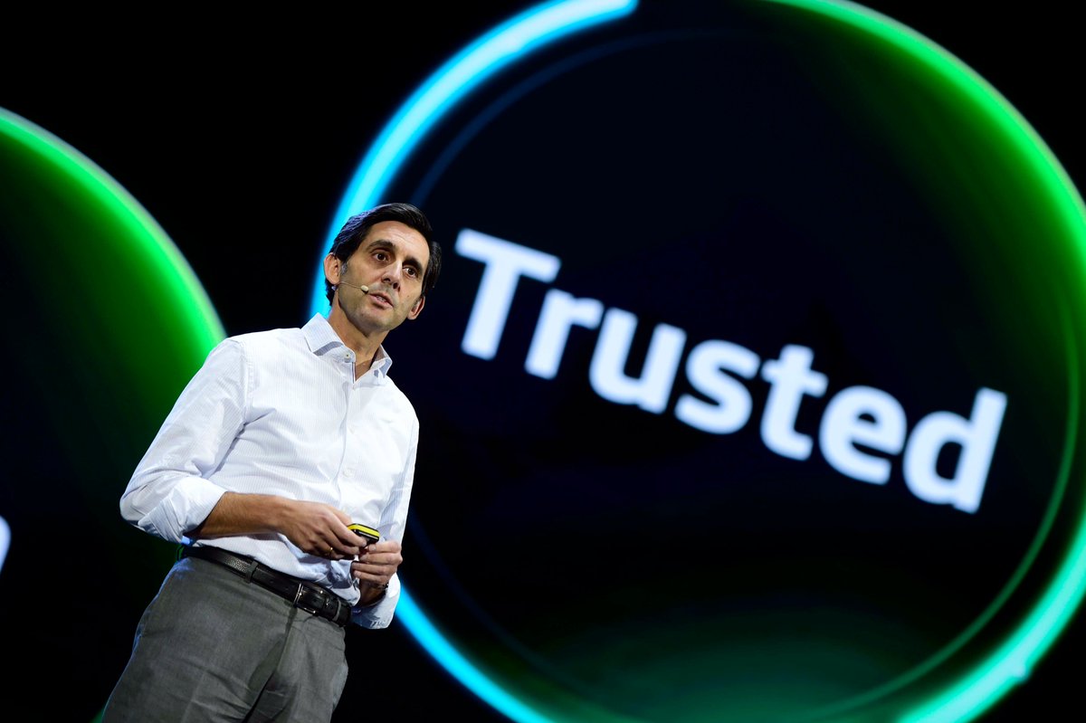 Telefonica's tweet photo. .@jmalvpal: "Hemos de llevar a Telefónica al lugar que se merece en la historia. Son las personas las que se atreven a innovar. No hemos llegado hasta aquí para parar aquí" #SomosTelefónica "Con humildad y orgullo: lo que seamos mañana, lo estamos construyendo hoy" #reencuentro https://t.co/ACqfeh3li7