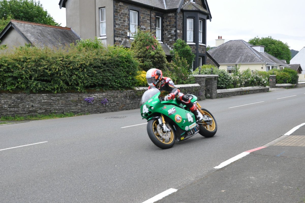 db64_david's tweet photo. #MRutter #TT2017 #LightweightTT #SulbyBridge @Jon_3_roads @roadracingdaily @moto_republic @MotofestIOMTT @IOMTTPHOTOS @irishroadracing @StevieRRN @iomttpics @IomTT2017 https://t.co/Ypmw7okBk3