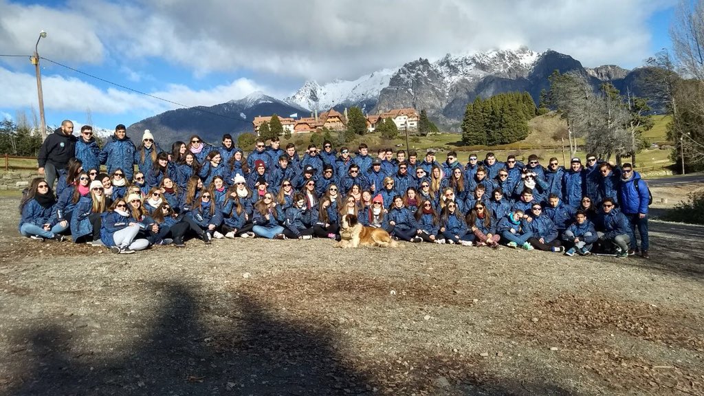 lulitaenhell's tweet photo. Gracias promo por este año lleno de emociones, siempre en mi memoria #Promo17 #Esquiu #GED1EN7OS https://t.co/dWmXROqAA7