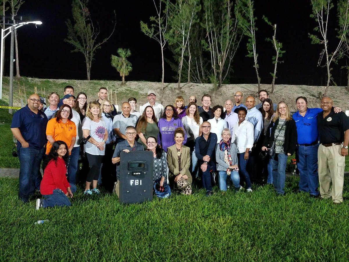 FBIMiamiFL's tweet photo. FBI Citizens Academy Class takes part in Range Night 11/30/2017. https://t.co/daJyauk8Jq