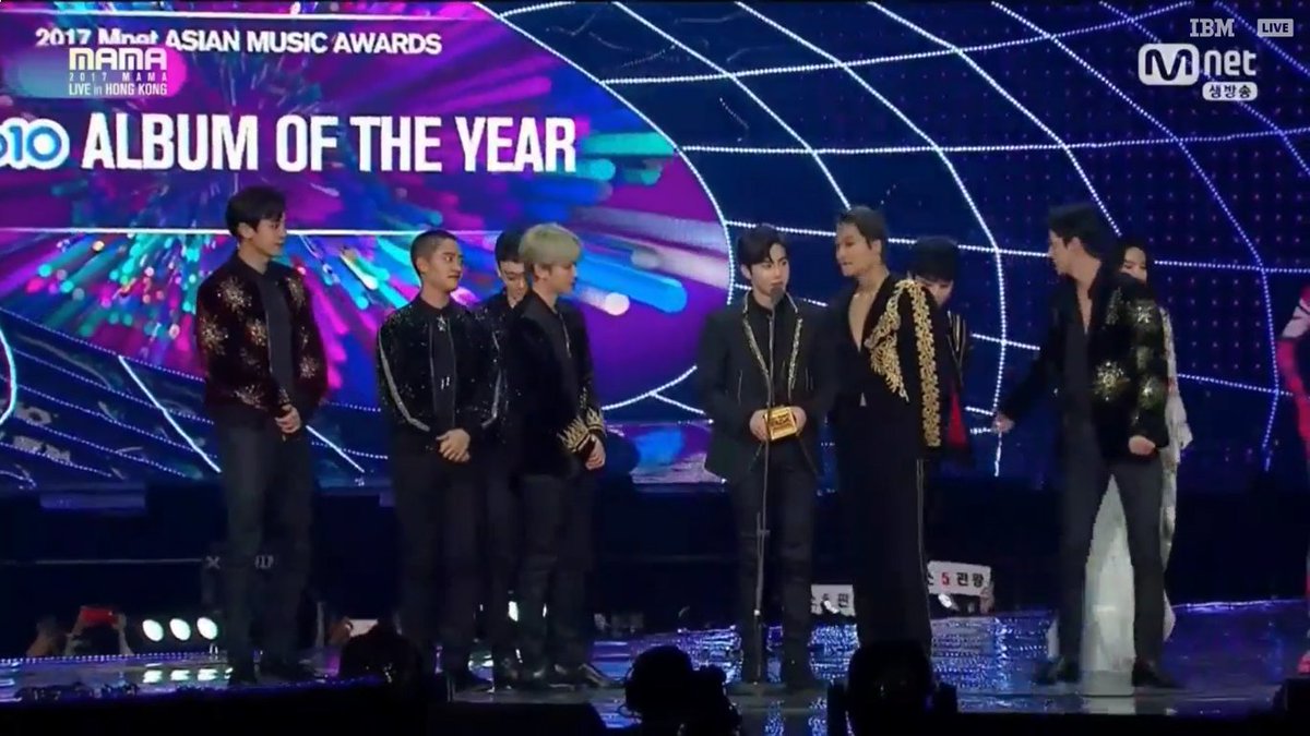 EXOGlobal's tweet photo. [!] 171201 EXO won 'Album of The Year' (Daesang) @ #MAMA2017 🎉 CONGRATULATIONS EXO &amp; EXO-L ❤ https://t.co/ujC29ogdMF