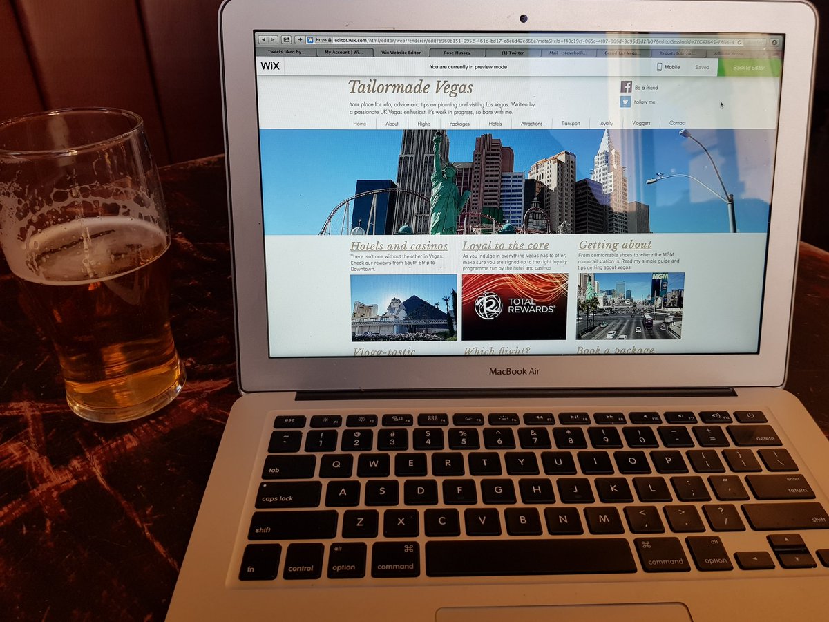 TailormadeV's tweet photo. Just a continuous grind to give you the best advice for Vegas. And a beer in the process. ❤ https://t.co/vSjGHCemys