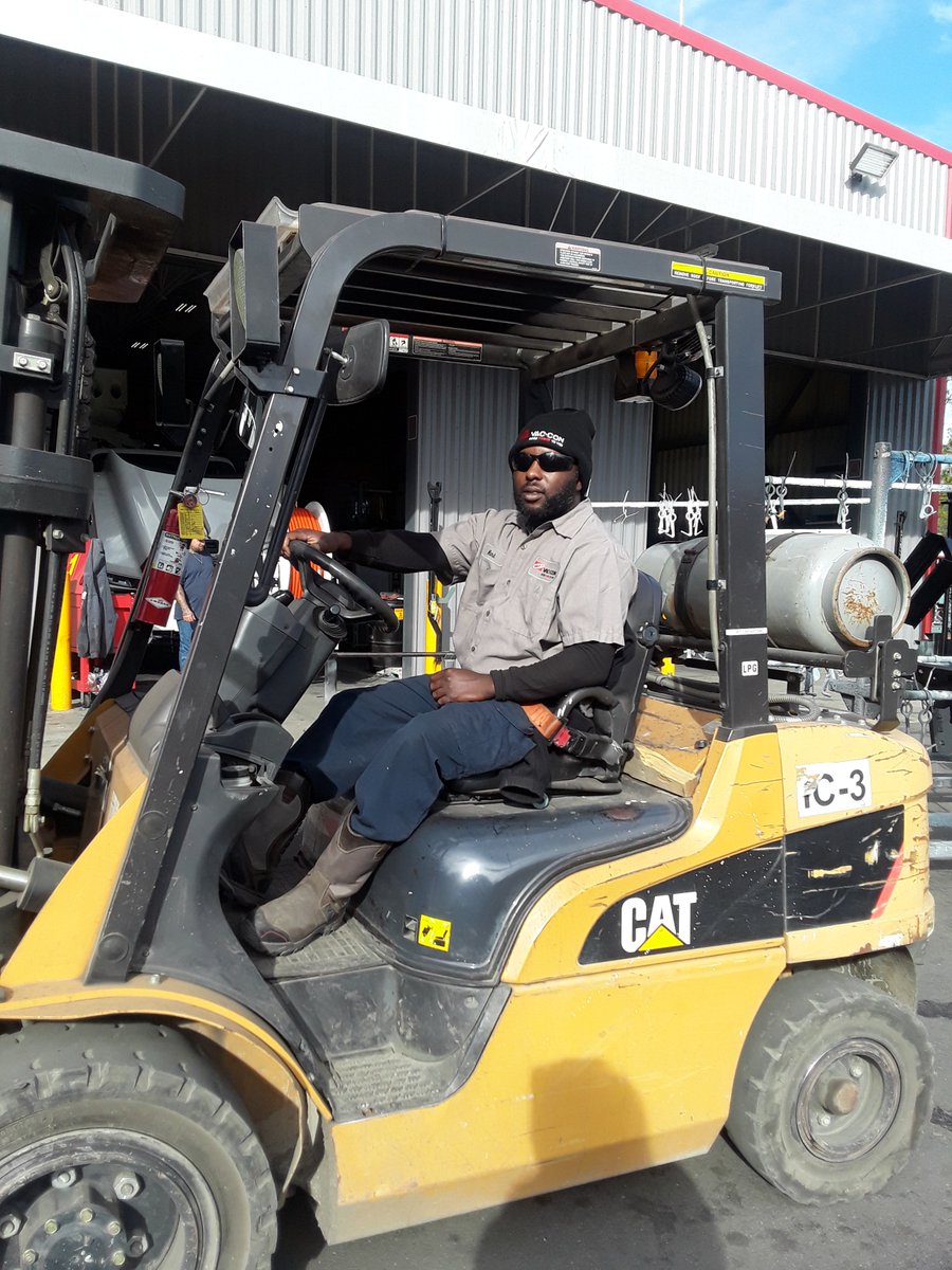 VacConTrucks's tweet photo. Mark is working hard today and glad that it is a Friday!!!! https://t.co/Ob6XuDfJNp