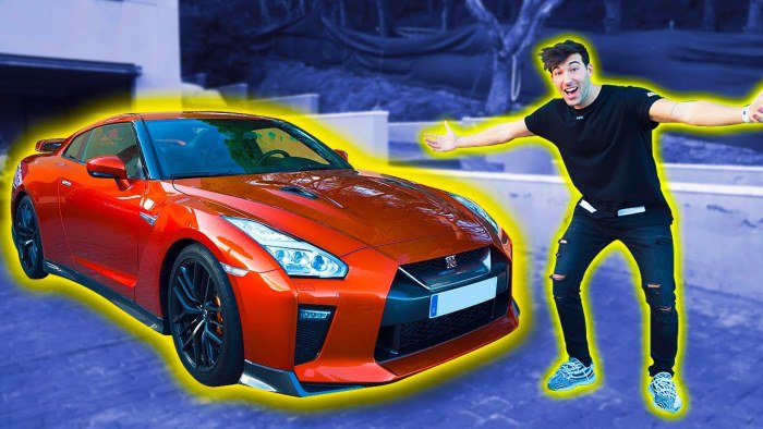 flooxer's tweet photo. Si pudieras comprarte el coche de tus sueños, ¿cuál escogerías? @byViruZz ha elegido el suyo y es una PASADA #FluxTeam https://t.co/E7ORy9fMAe https://t.co/AQhWMMhNJ0