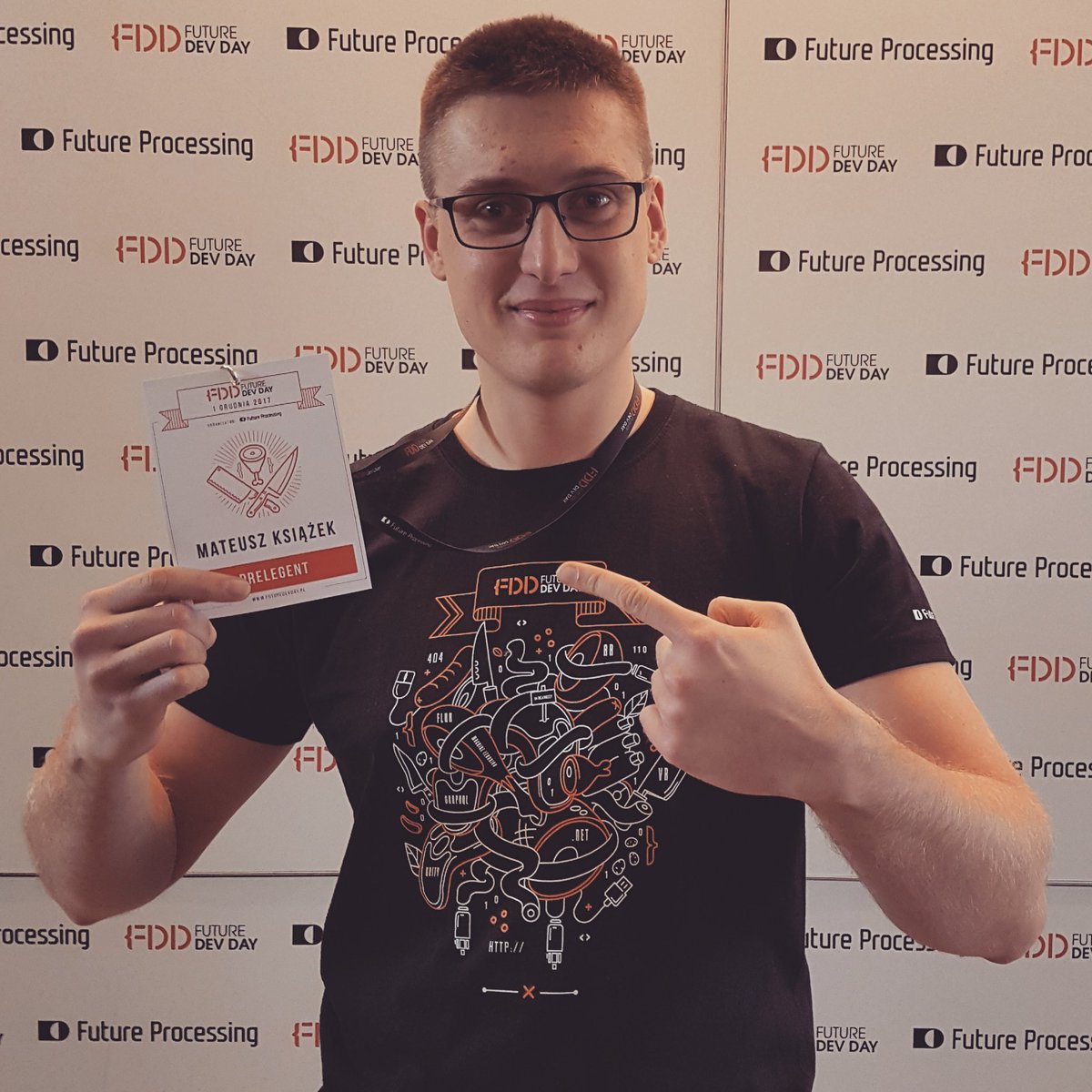 Dzisiaj miałem okazję wystąpić pierwszy raz na konferencji w roli prelegenta! 😊

Właśnie odbywa się konferencja #futuredevday na której opowiadałem o #GraphQL 👍

P.S. Podobno poszło całkiem spoko 😎