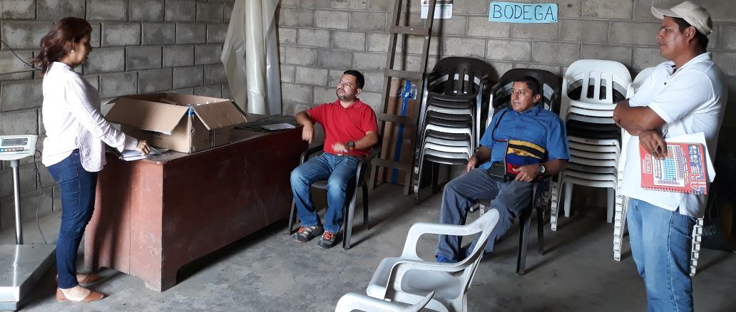 produrios's tweet photo. PRODURIOS// Coordinación de reunión de socialización del Proyecto de Repotenciación de Centros de Acopio de Cacao, junto al MAG con Directivos de Organización La Cruz de Mocache. https://t.co/W0Txh9hcKr