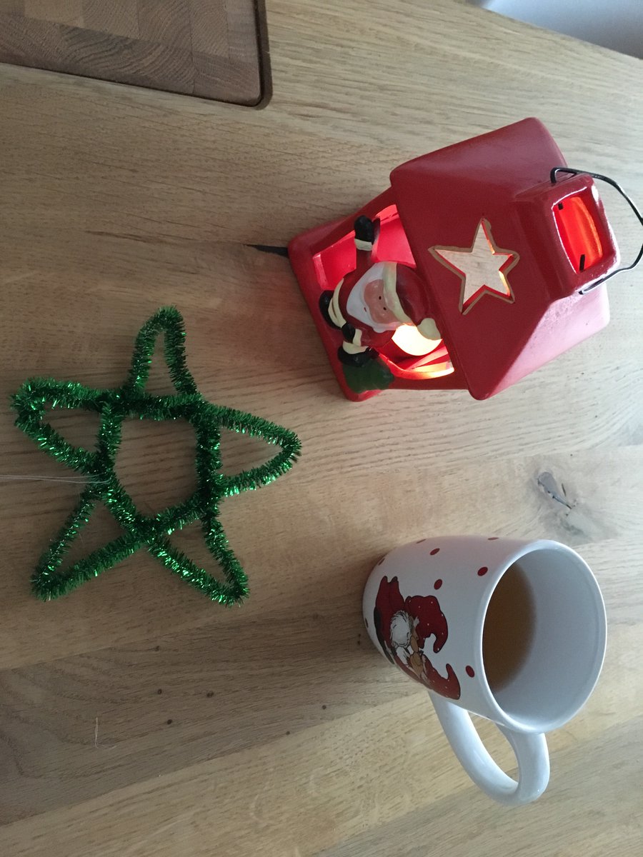 Draußen Schneeschauer, drinnen #basteln und #Adventstee #momlife #lebenmitkindern #advent #winter