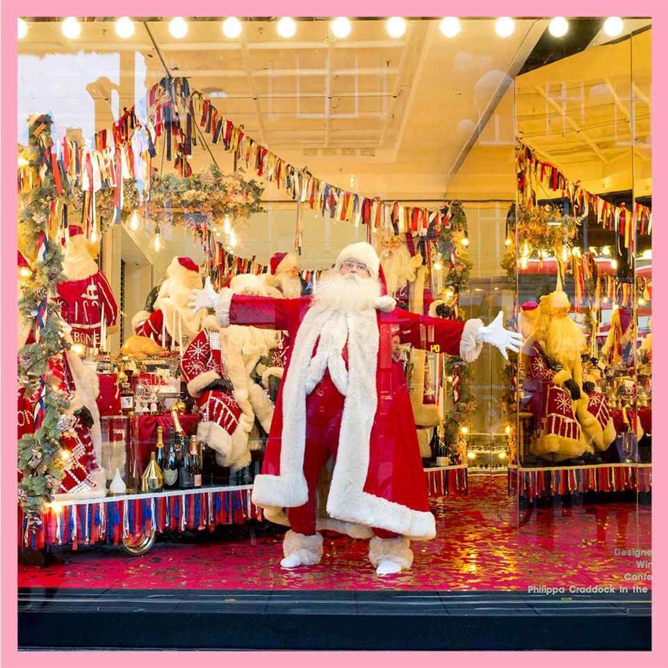 MenoandMe's tweet photo. This is #Selfridges window on #oxford Street. Their them "with love from". When my sister and I were little my mummy used to bring us up to Oxford Street as a treat to look at all of the windows and perhaps go and see Father Christmas in Selfridge #signofgettingold #christmas https://t.co/Eyy8mGjgK8
