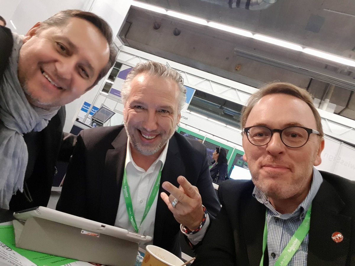 XRayDevil's tweet photo. Frische Gedanken tanken.Auf der @CloudExpoEurope zusammen mit @rolandbroch und @WTheiner vom @eco_de. Schön dass ihr immer zuerst an @gridscaleio denkt. Macht Spaß mit euch. Danke.
#freshness #iaas #cloud #simplifyyourIT #ecoevents #gridscale https://t.co/BCyQZyiXlo