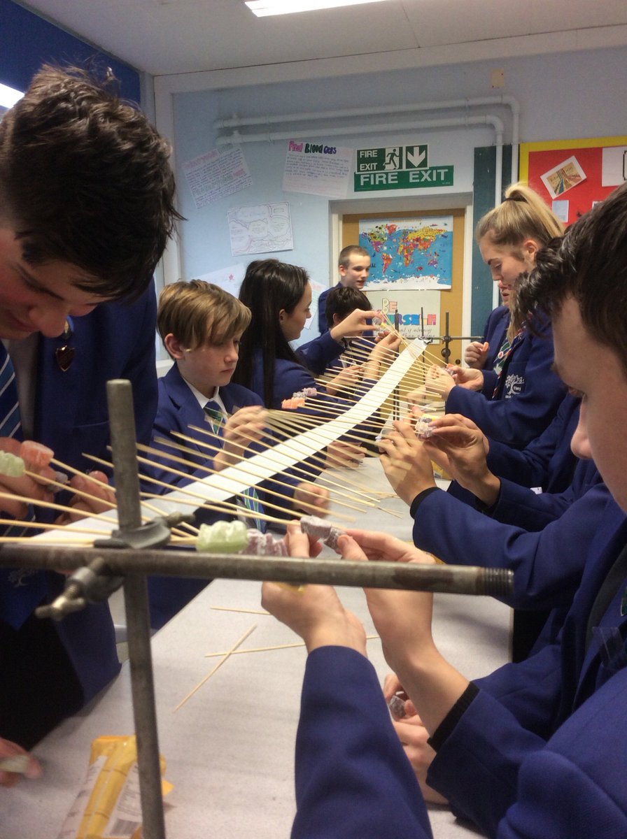 Ebor_F_Science's tweet photo. Year 11 creating a jelly baby wave machine as part of their investigations into he principles of wave motion! @ebor_filey #physicsfun https://t.co/JNbQioLn6B