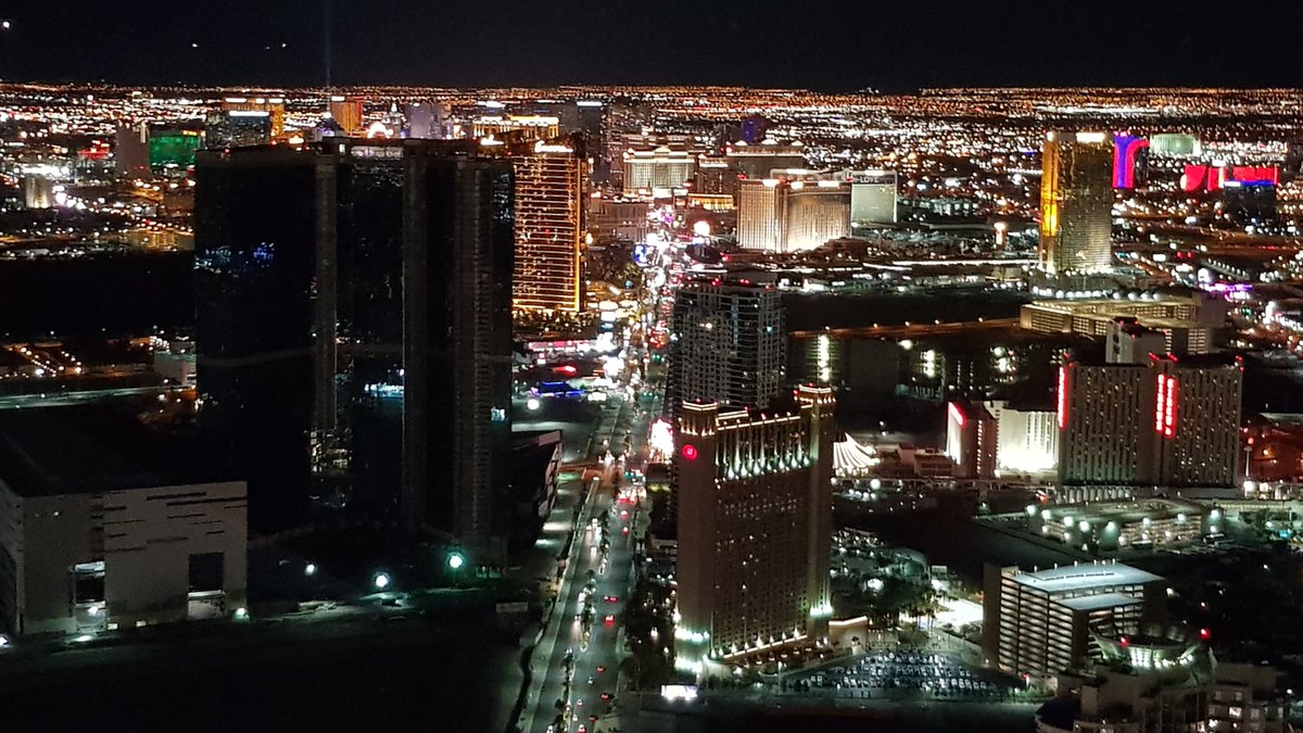 TailormadeV's tweet photo. View from the top of the @LVStratosphere It's worth every penny going up to the top ($20). See all of the Las Vegas strip, tour helicopters and even #nutters jumping off the top to the bottom. #notforme. For you? https://t.co/jjfZTCsrx4