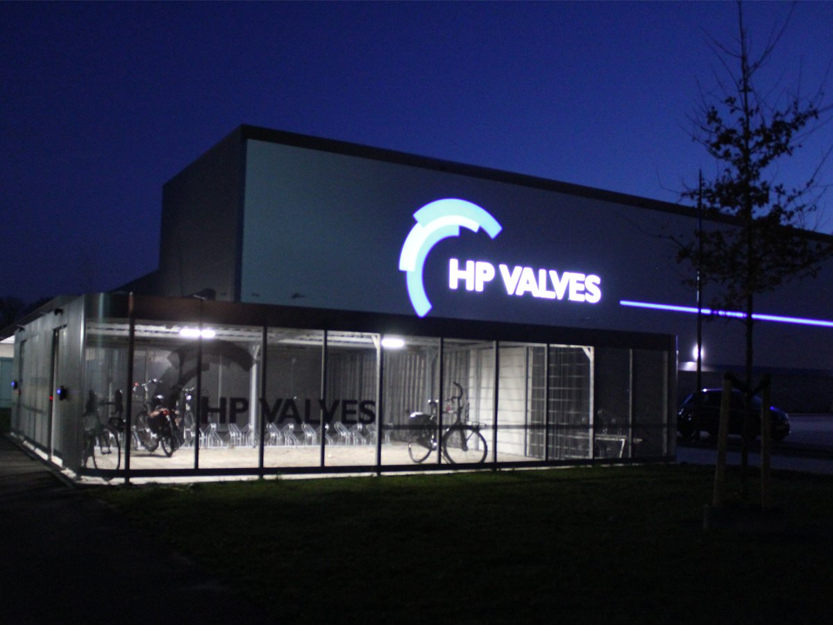VelopA_BV's tweet photo. Hoe creëer je een mooie fietsenstalling die past bij de identiteit van de onderneming? Dat is de vraag van HP Valves aan het VelopA-team.
Ontdek meer over dit bijzondere project:
https://t.co/9sSekKdfIO
#VelopA #fietsenstalling #oplossingopmaat https://t.co/YFLFD2IG3b