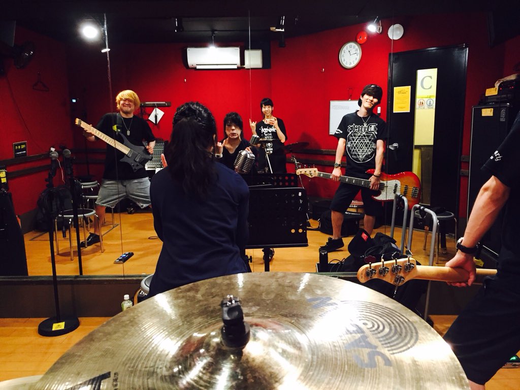 nodevice07's tweet image. 【明日！】
「START UP DEVICE」いよいよ明日12/2(土)です！HEAVEN'S ROCK 熊谷にて！皆様の御来場お待ちしております！
皆様にとって楽しい1日になりますように！
nodevice.jimdo.com